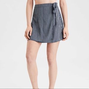 AE wrap and tie mini skirt! Never been worn.